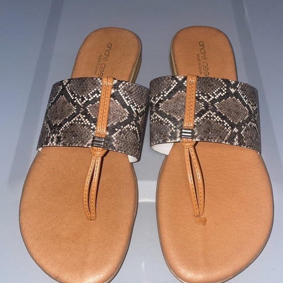ANDRE ASSOUS Sandals Women 9 Tan Italian Leather Flip Flop Snakeskin Comfortable - Picture 4 of 8